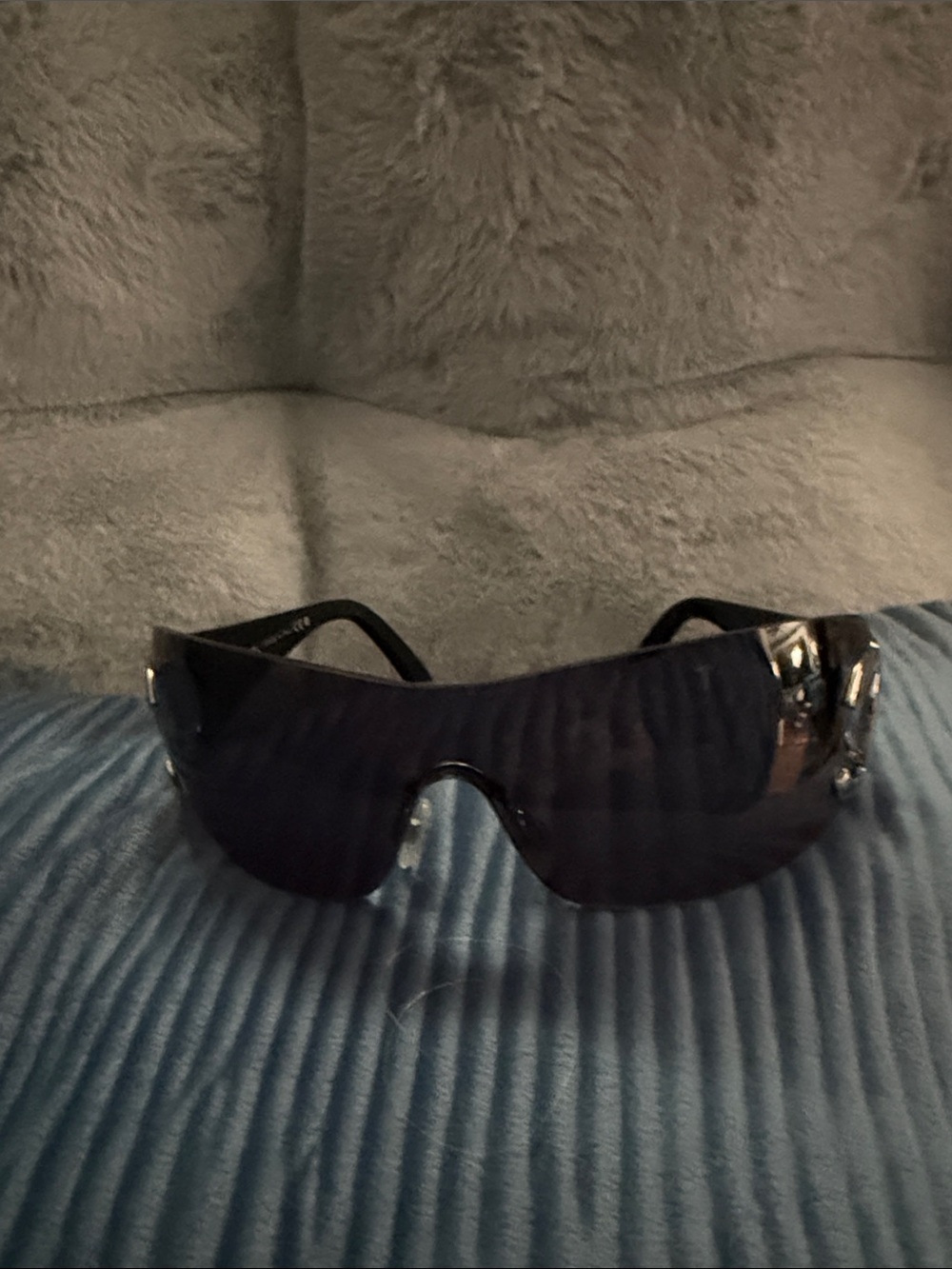 CHANEL Rimless Shield Sunglasses in Black with silver Hardware - Picture 6 of 7